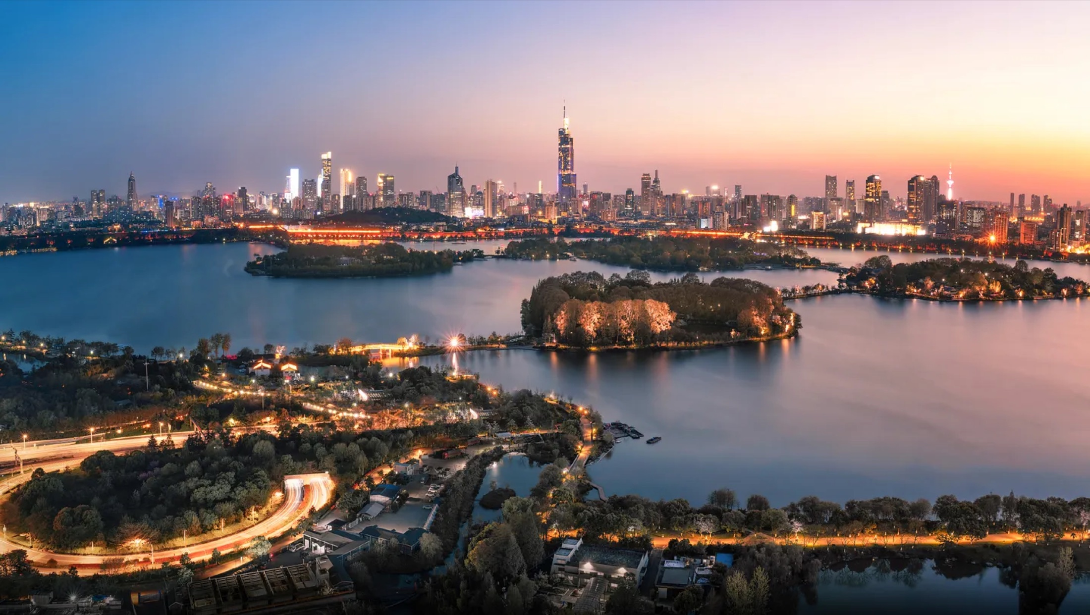 Nanjing skyline & Xuanwu Lake at dusk